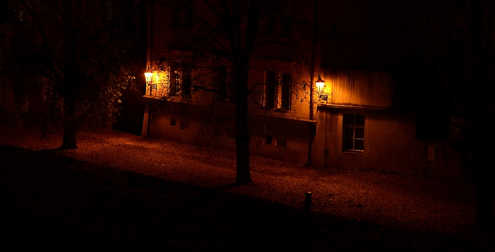 Nábřeží z Karlova mostu