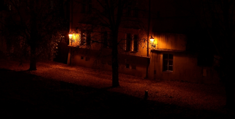 Nábřeží z Karlova mostu